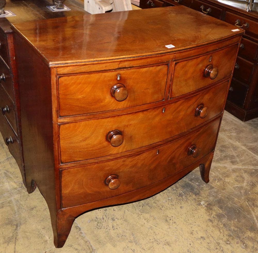 A Regency bow fronted mahogany chest, W.90cm, D.48cm, H.88cm